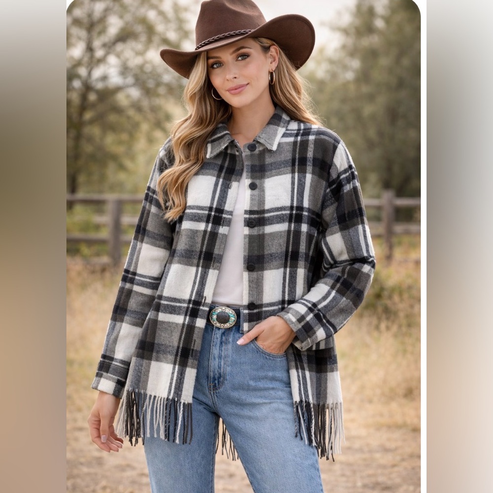 Southern Lady Flannel Black White Plaid Western Shacket Fringe Hem Size M